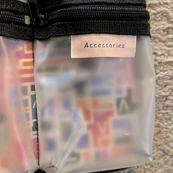 Diane von Furstenberg DVF Travel Toiletry Bag with Hanger for Accessories - Picture 4 of 5